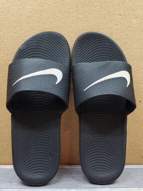 Nike Black Slide Sandals with White Swoosh Accent Size 7/25 cm
